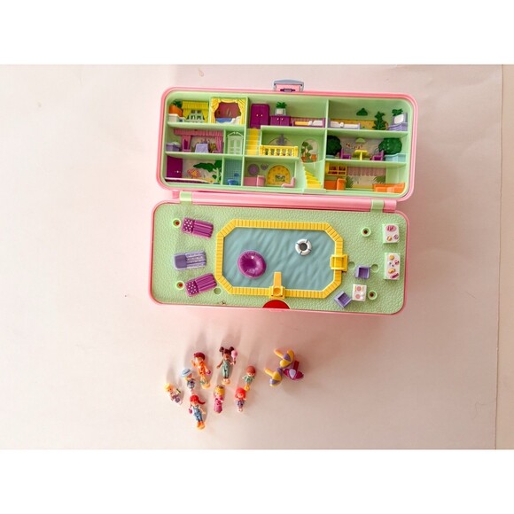 Vintage Bluebird Polly Pocket 1989 Pool Party Compact 8 figurines 3 umbrellas - Picture 4 of 9